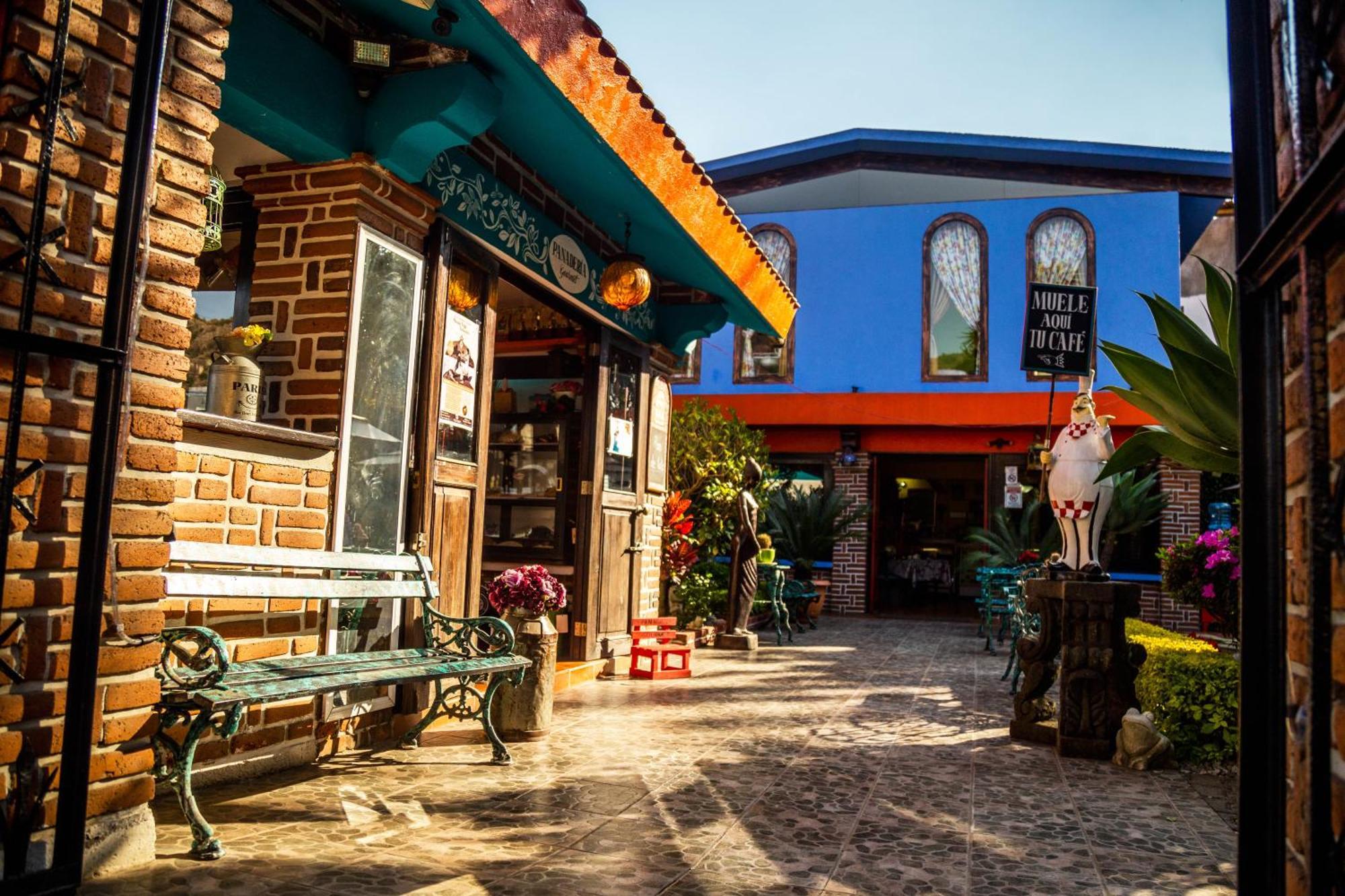 Hotel El Pan Nuestro Tepoztlan Bagian luar foto